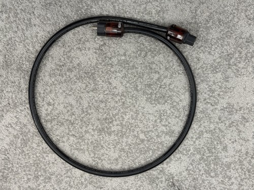 Oyaide TUNAMI V2 - Przewód zasilający 1.5m wtyki P-046e/C-046